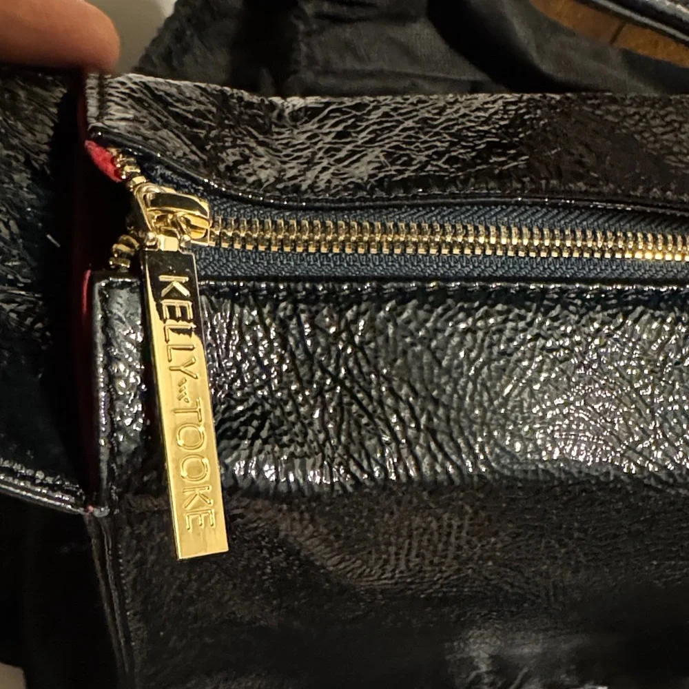 Kelly-Tooke Black Patent Leather Shoulder Bag - Picture 6 of 9